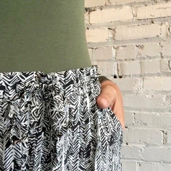 No Bounderies pull-up joggers. Rayon. Sz LARGE - Picture 3 of 8